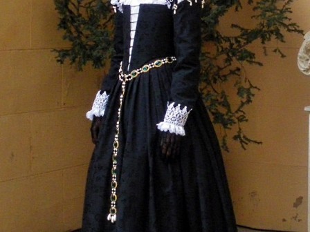 16th century costume, black Venetian Renaissance gown